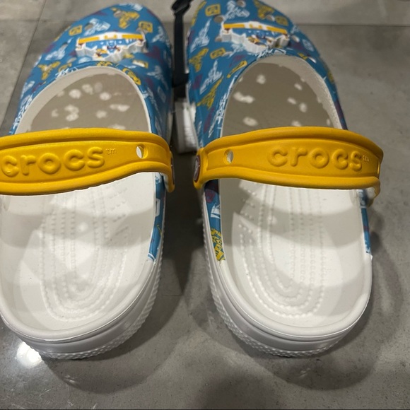 Walt disney world Cinderella castle CROCS - Picture 3 of 4